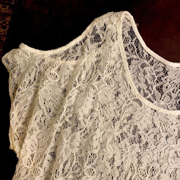 Torrid White Lace Short Sleeve Cold Shoulder Top - Picture 3 of 6